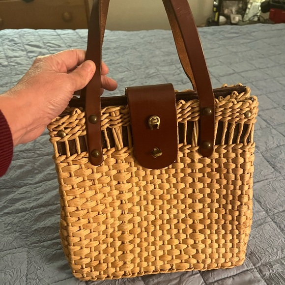 Etienne Aigner Handbags - Etienne Aigner vintage 60’s straw tote/satchel handbag with signature maroon